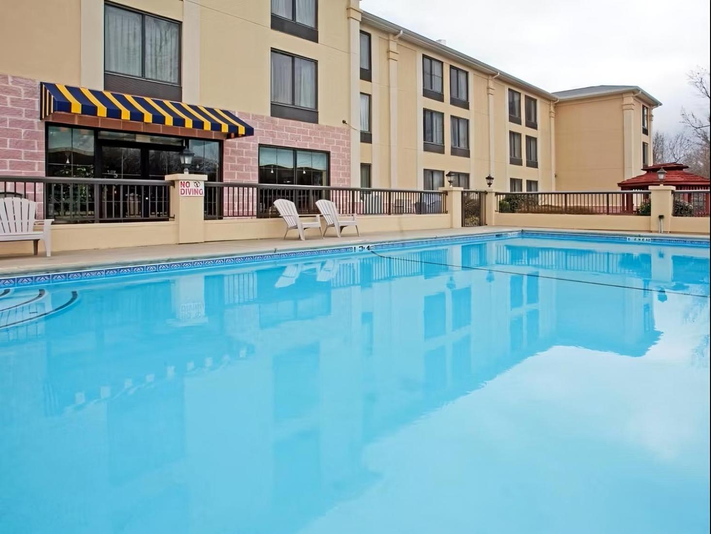 Holiday Inn Express & Suites Charlotte Arpt-Belmont By Ihg Extérieur photo